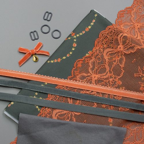 Набор для пошива белья, дорожки цветов, бралетт и трусики +выкройка (010534)