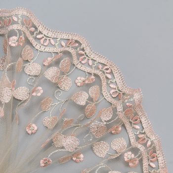 Вышивка на сетке с цветениями, коралловый-бежевый, правое и левое, 19 см (014037)
