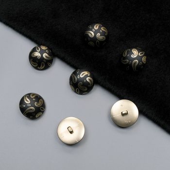 Пуговицы пластиковые, черный-золото и пейсли, 28 мм (004908)