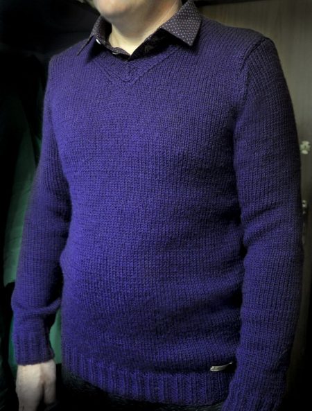 Мужской пуловер с воротником из поплина