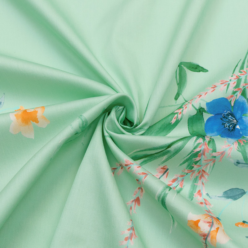 Сатин блузочный с цветами на мятно-зеленом, уценка (012070)